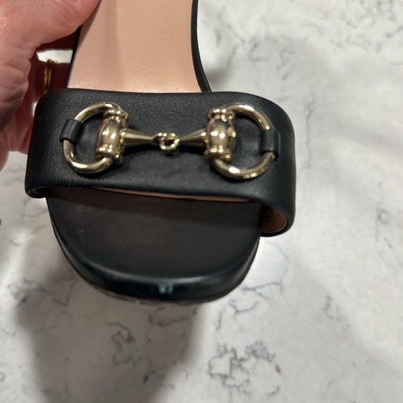 Gucci heels small scuff on the tip of the right foot shoe - Picture 6 of 10